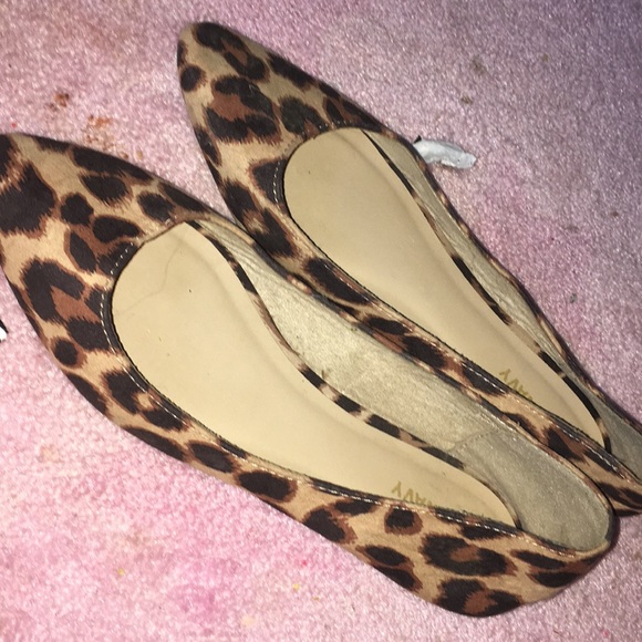 Cute Cheetah print flats - Picture 1 of 3